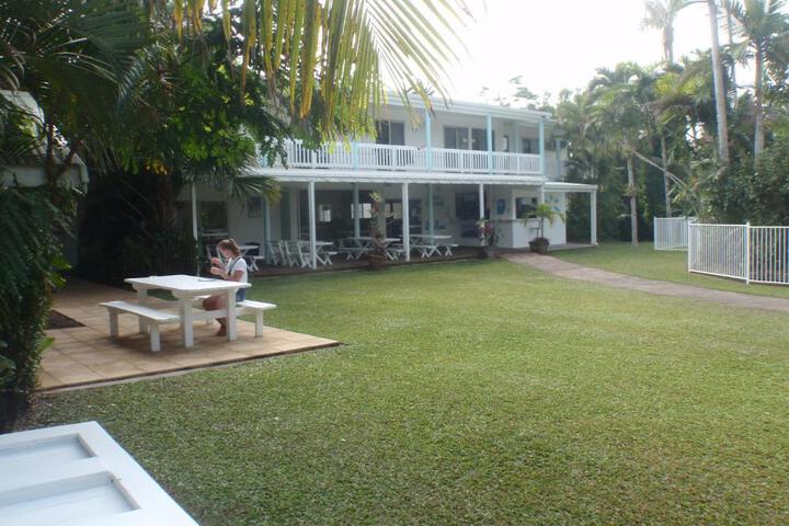 Absolute Backpackers Mission Beach - Accommodation Cairns