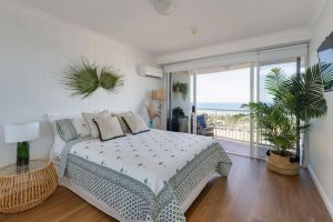 Stylish Studio with Ocean Views Bel Air Broadbeach - Accommodation Cairns