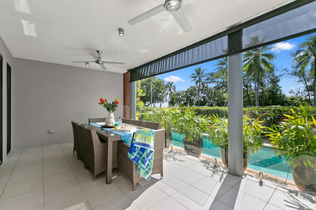 Beachfront Apartment With Ocean Views - Accommodation Cairns